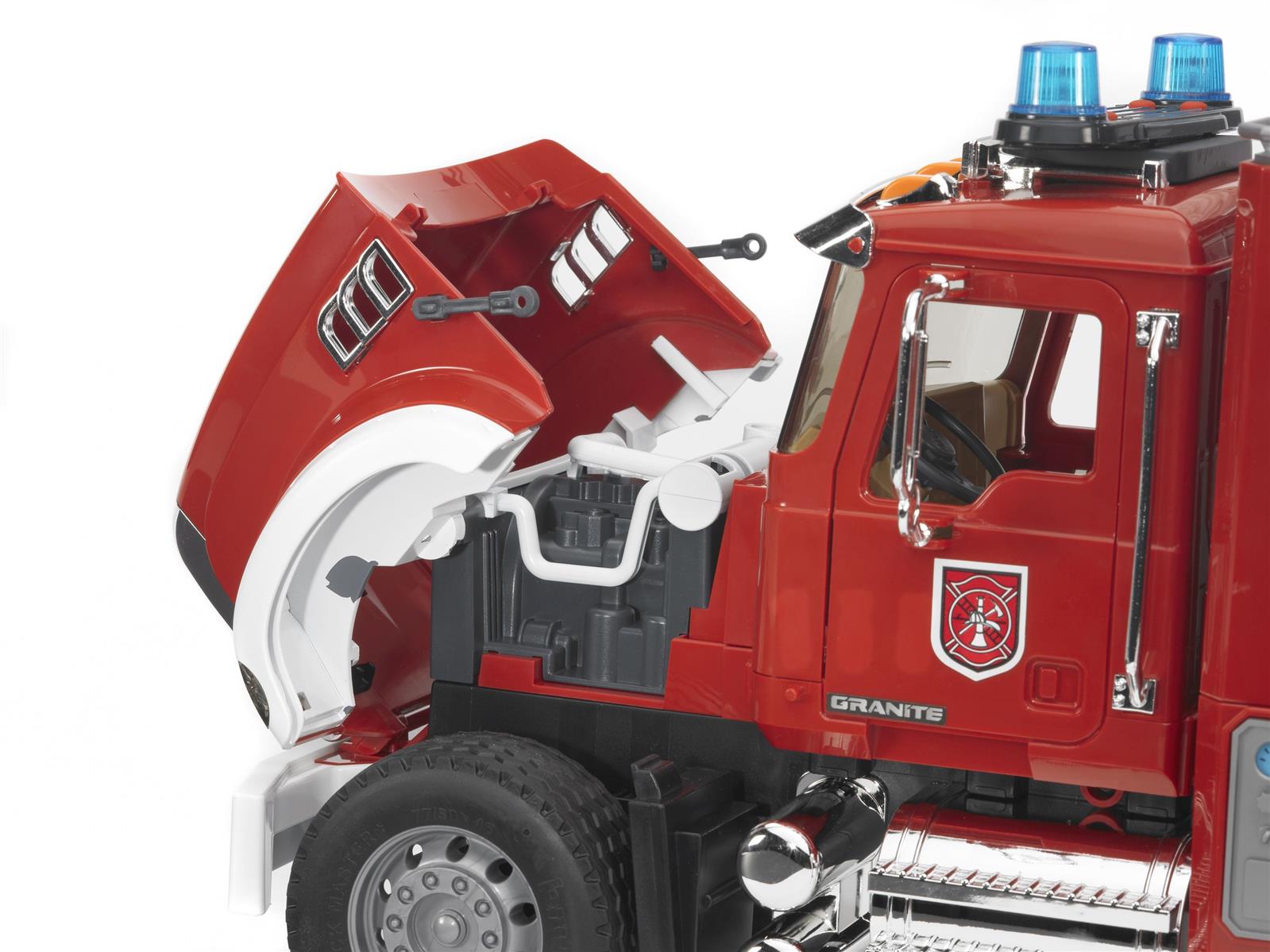 Bruder MACK Granite Feuerwehr mit Drehleiter, Wasserpumpe und Licht & Sound Module