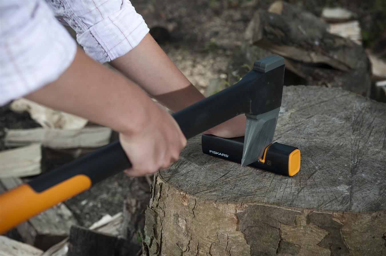 Fiskars XsharpTM Axt- und Messerschärfer